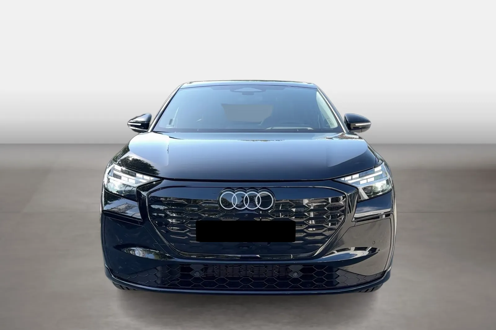 Audi Q4 e-tron 2026 0.0 л 204 л.с Электричество, новый авто, Задний привод, Автомат, цвет Чёрный, страна-производитель — Германия, фото 1