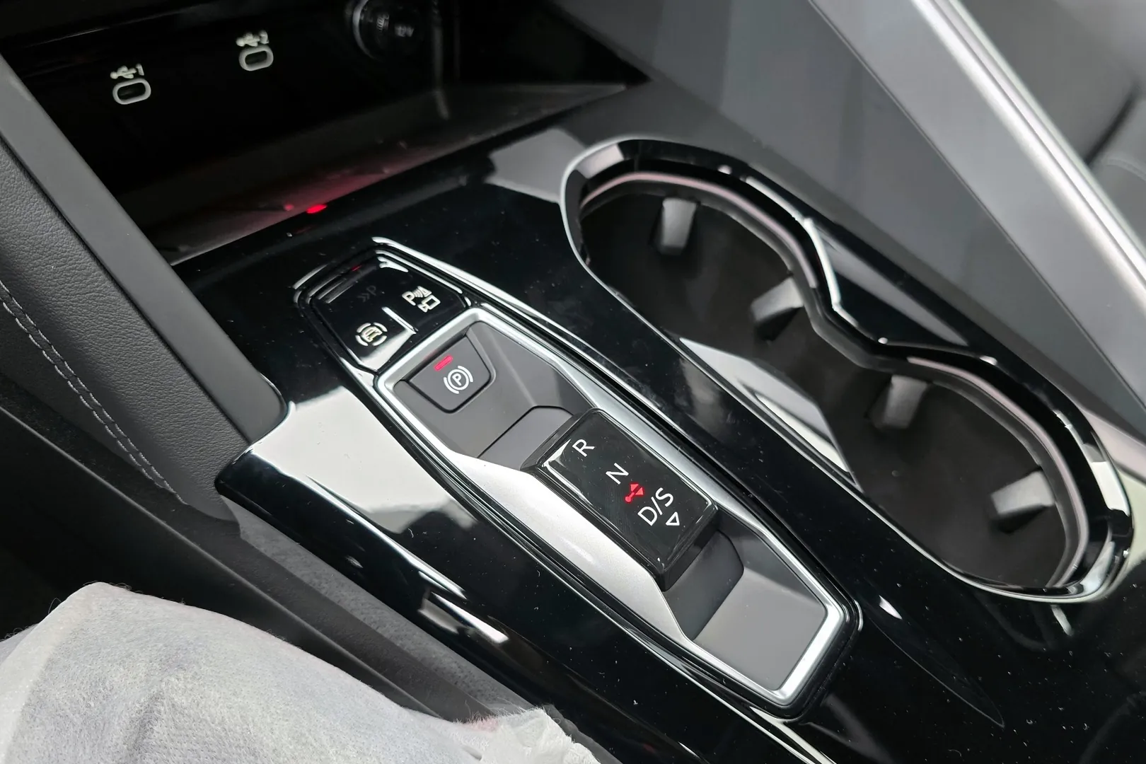 Заказать Audi Q5 40 TDI Quattro S Line Black Edition 2026 2.0 л 204 л.с Дизель, Чёрный, Полный привод, Автомат — поставка из Германия, доставка по России и СНГ