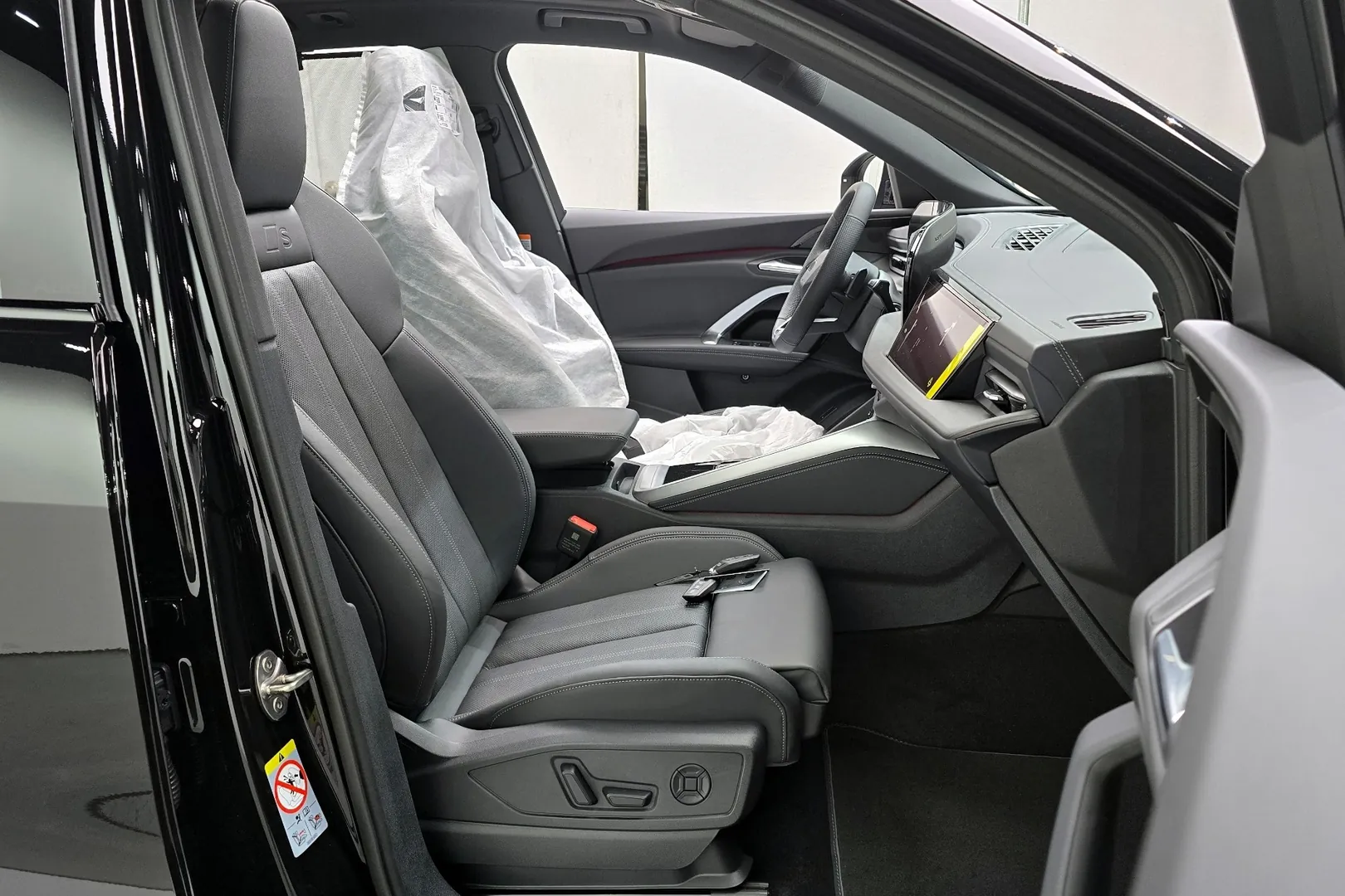 Выбор покупателей — Audi Q5 40 TDI Quattro S Line Black Edition 2026 2.0 л 204 л.с Дизель, пробег 32 км, Чёрный, привезён из Германия, доставка по РФ