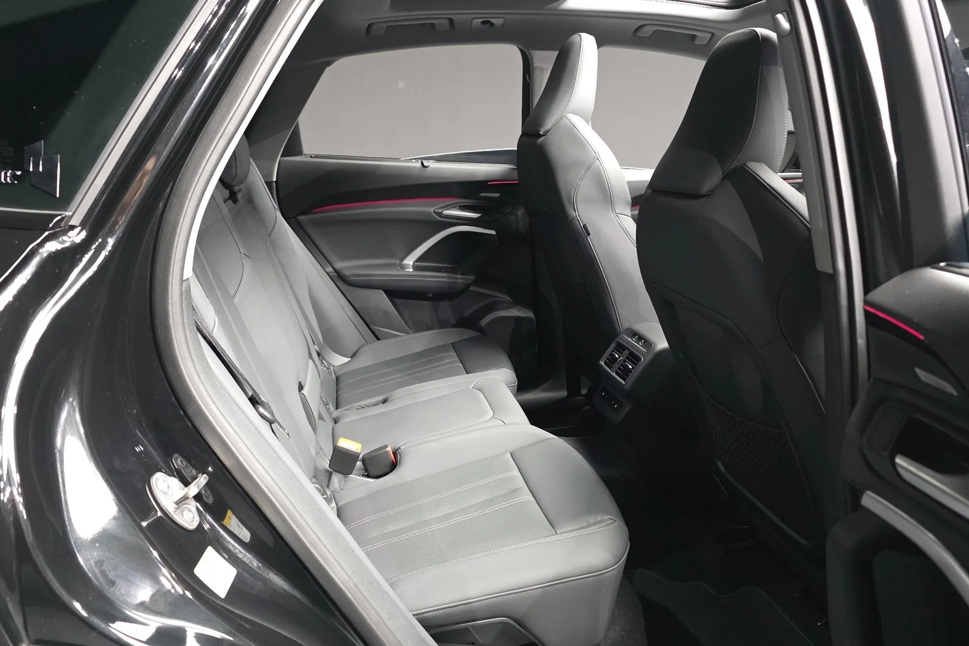 Автомобиль Audi Q5 45 TFSI Quattro S Line Sportback 2025 2.0 л 249 л.с Бензин, Чёрный, пробег 1 539 км, производство — Германия, доставка по РФ