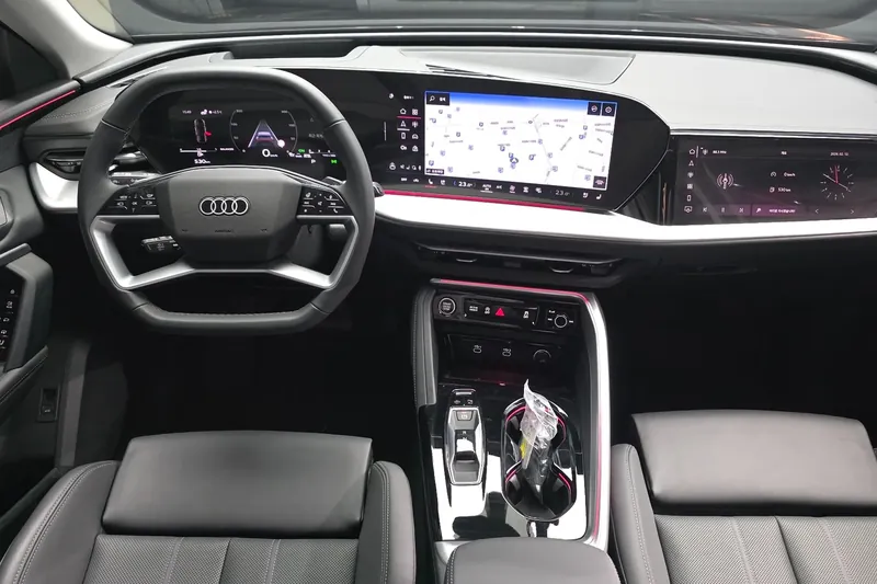 Новый Audi Q5 45 TFSI Quattro S Line Sportback 2025 2.0 л 249 л.с Бензин: Полный привод, Чёрный, коробка — Автомат, привезён из Германия, доставка по регионам Q5 45 TFSI Quattro S Line Sportback - фото 3
