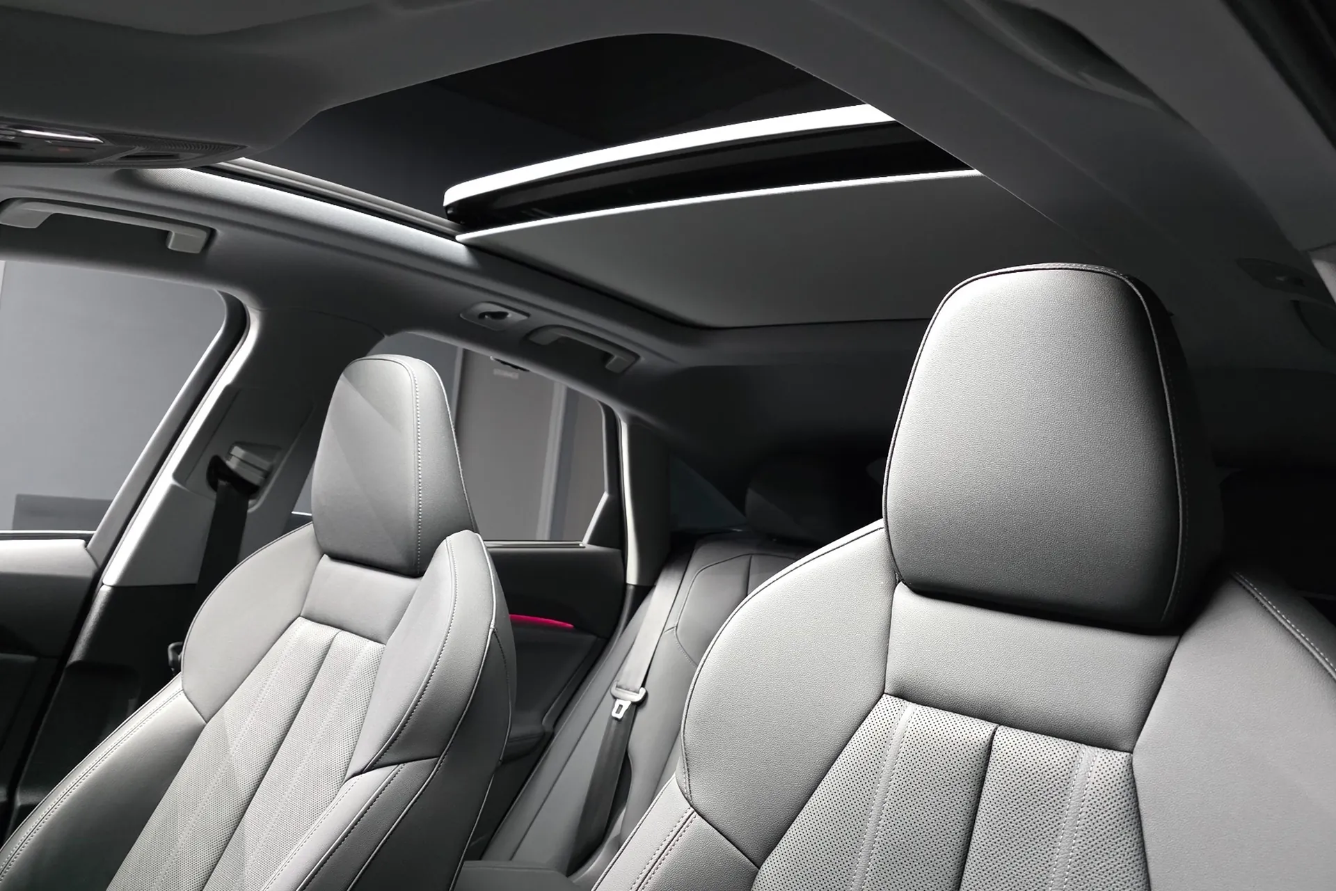 Заказать Audi Q5 45 TFSI Quattro S Line Sportback 2025 2.0 л 249 л.с Бензин, Чёрный, Полный привод, Автомат — поставка из Германия, доставка по России и СНГ