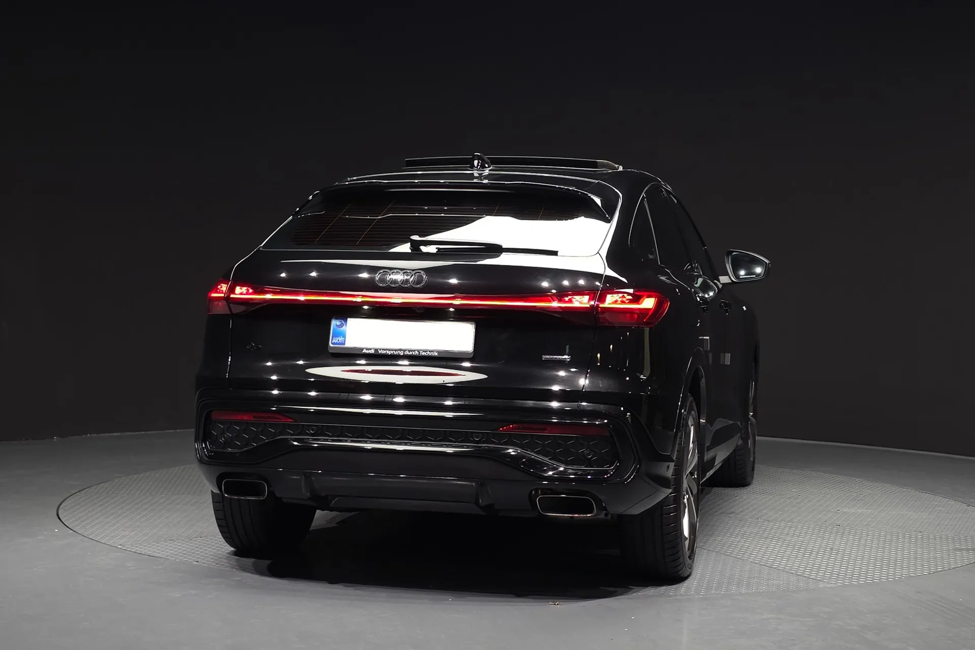 Купить Audi Q5 45 TFSI Quattro S Line Sportback 2025 2.0 л 249 л.с Бензин, Чёрный, Автомат, Полный привод — авто из Германия, с доставкой по всей России