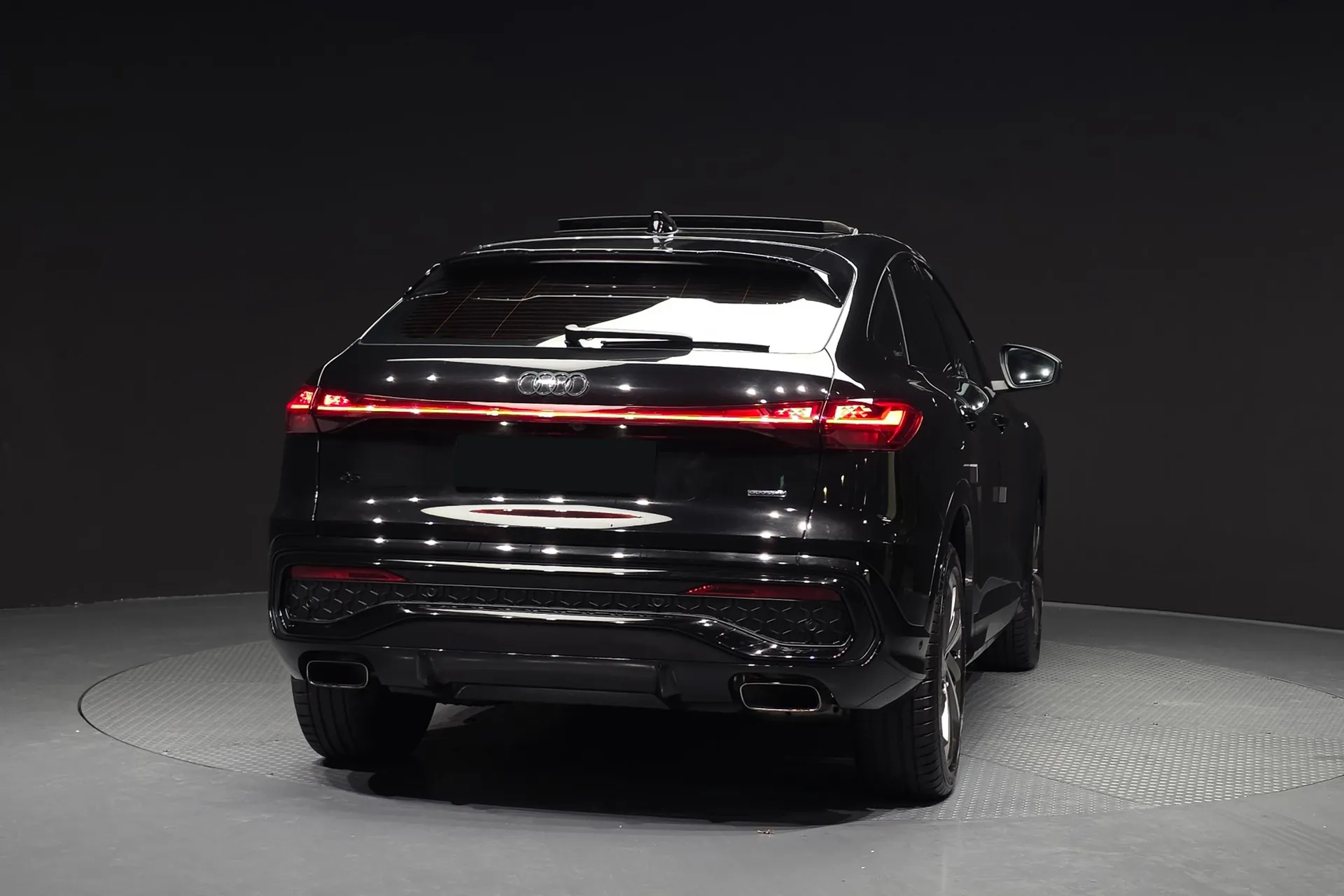 Купить Audi Q5 45 TFSI Quattro S Line Sportback 2025 2.0 л 249 л.с Бензин, Чёрный, Автомат, Полный привод — авто из Германия, с доставкой по всей России