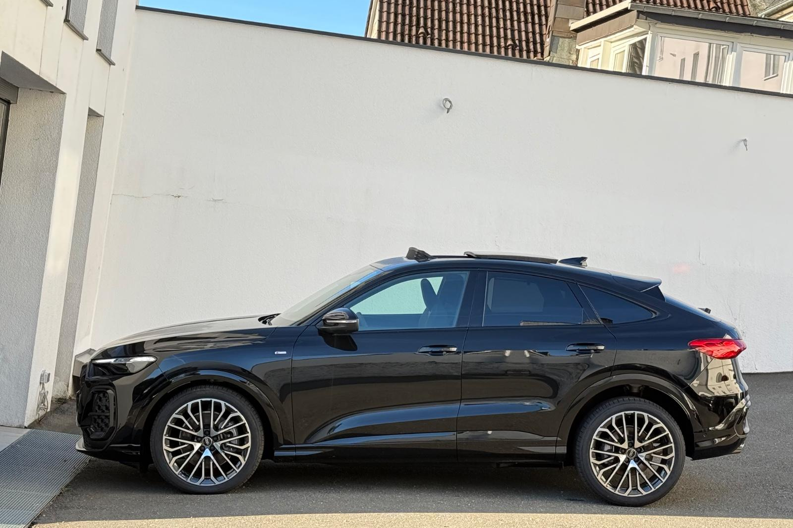 Audi Q5 TDI Sportback S line quattro 2026 2.0 л 204 л.с Дизель, новый авто, Полный привод, Автомат, цвет Чёрный, страна-производитель — Германия Q5 TDI Sportback S line quattro - фото 2