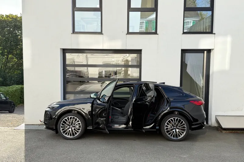 Заказать Audi Q5 TDI Sportback S line quattro 2026 2.0 л 204 л.с Дизель с пробегом 53 км, Автомат, Полный привод, цвет Чёрный, поставка из Германия, доставка по РФ Q5 TDI Sportback S line quattro - фото 3