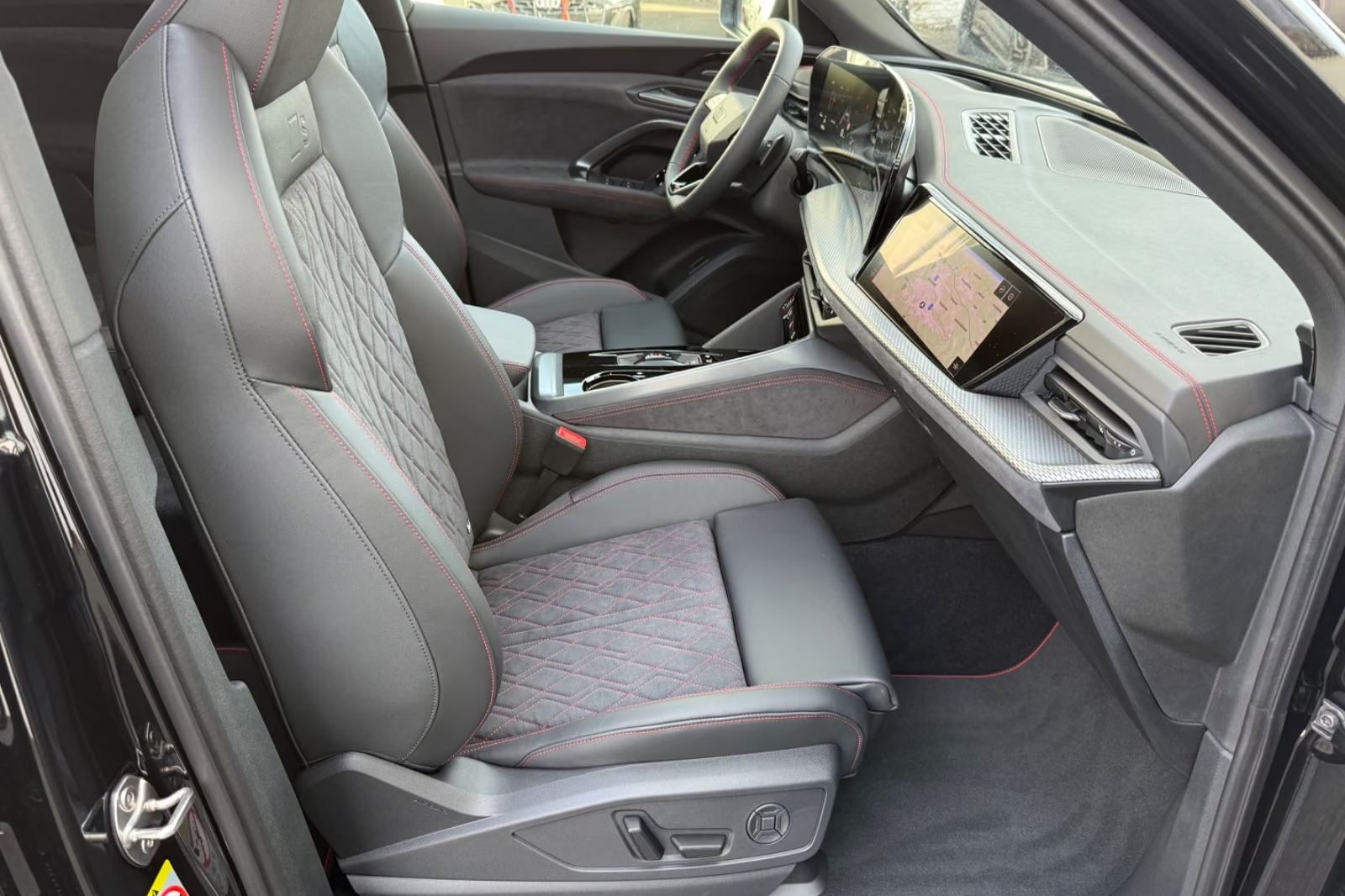 Audi Q5 TDI Sportback S line quattro 2026, чёрный, фото 35