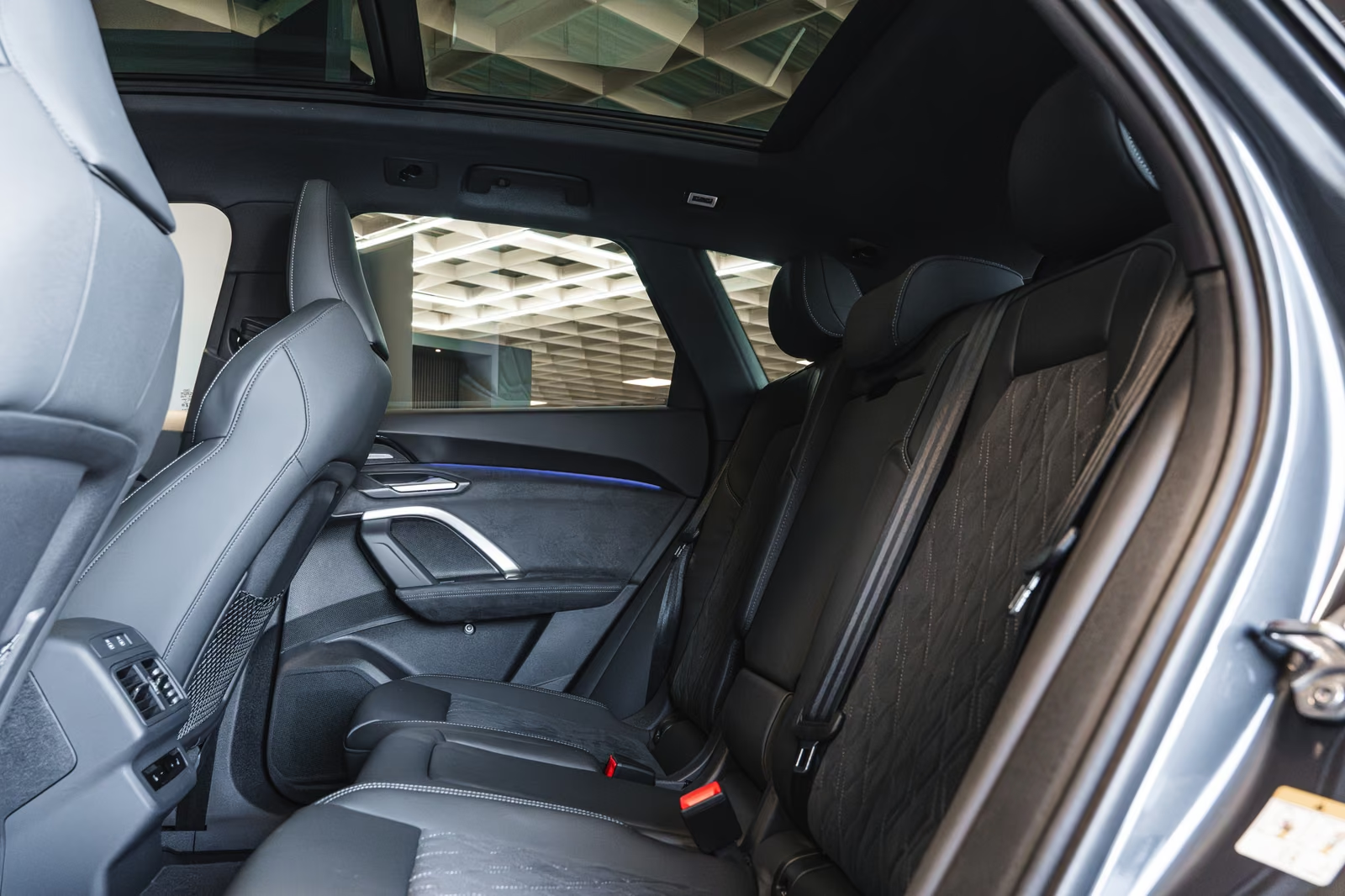 Новый Audi Q5 40 TDI quattro S line 2026 2.0 л 204 л.с Дизель в кузове Серый, коробка — Автомат, привод — Полный привод, страна производства — Германия, фото 12