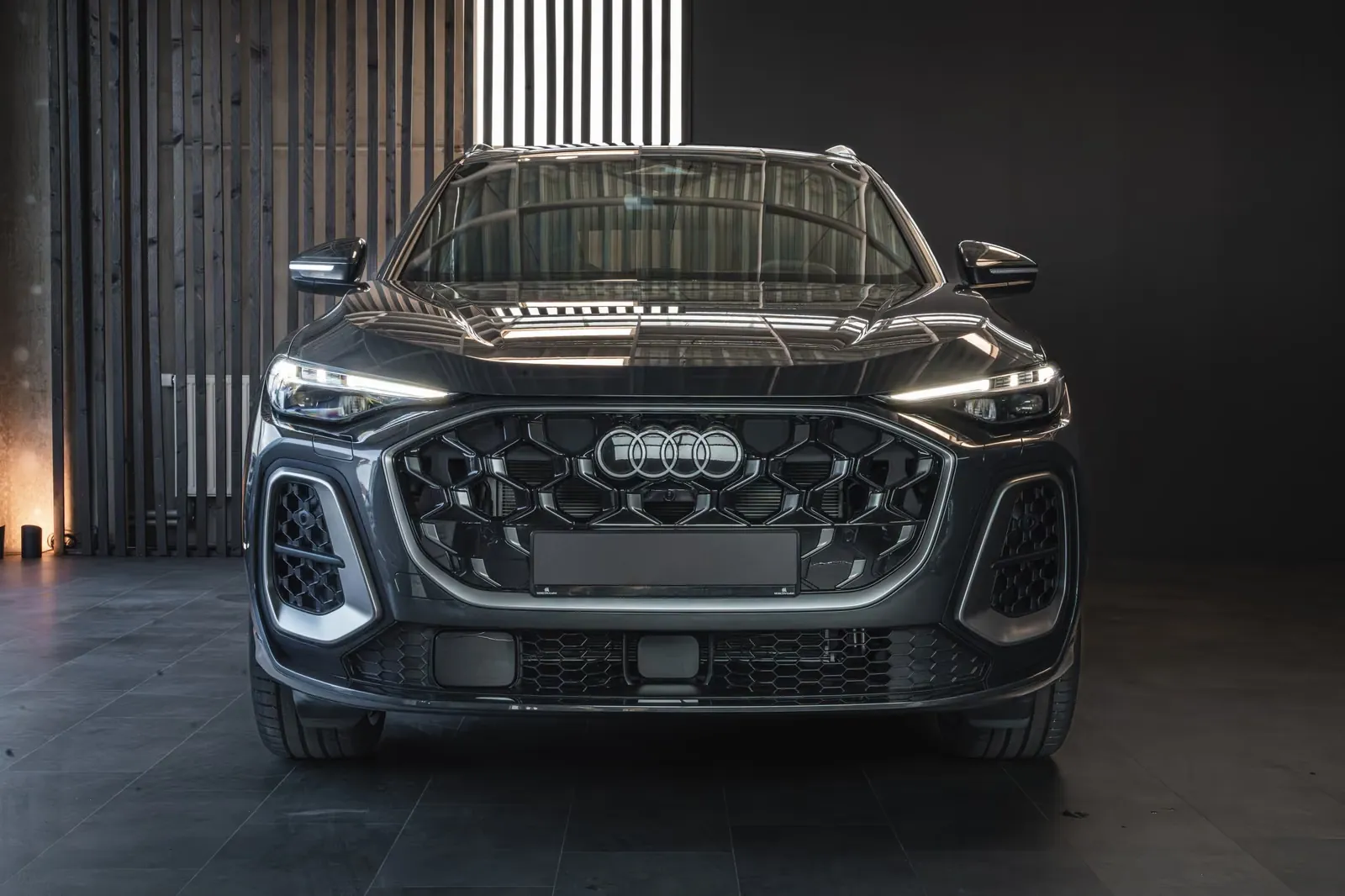 Audi Q5 40 TDI quattro S line 2026 2.0 л 204 л.с Дизель, новый авто, Полный привод, Автомат, цвет Серый, страна-производитель — Германия, фото 1