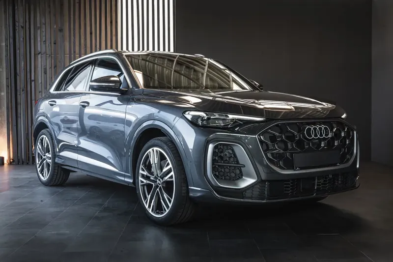 Заказать Audi Q5 40 TDI quattro S line 2026 2.0 л 204 л.с Дизель с пробегом 50 км, Автомат, Полный привод, цвет Серый, поставка из Германия, доставка по РФ Q5 40 TDI quattro S line - фото 3