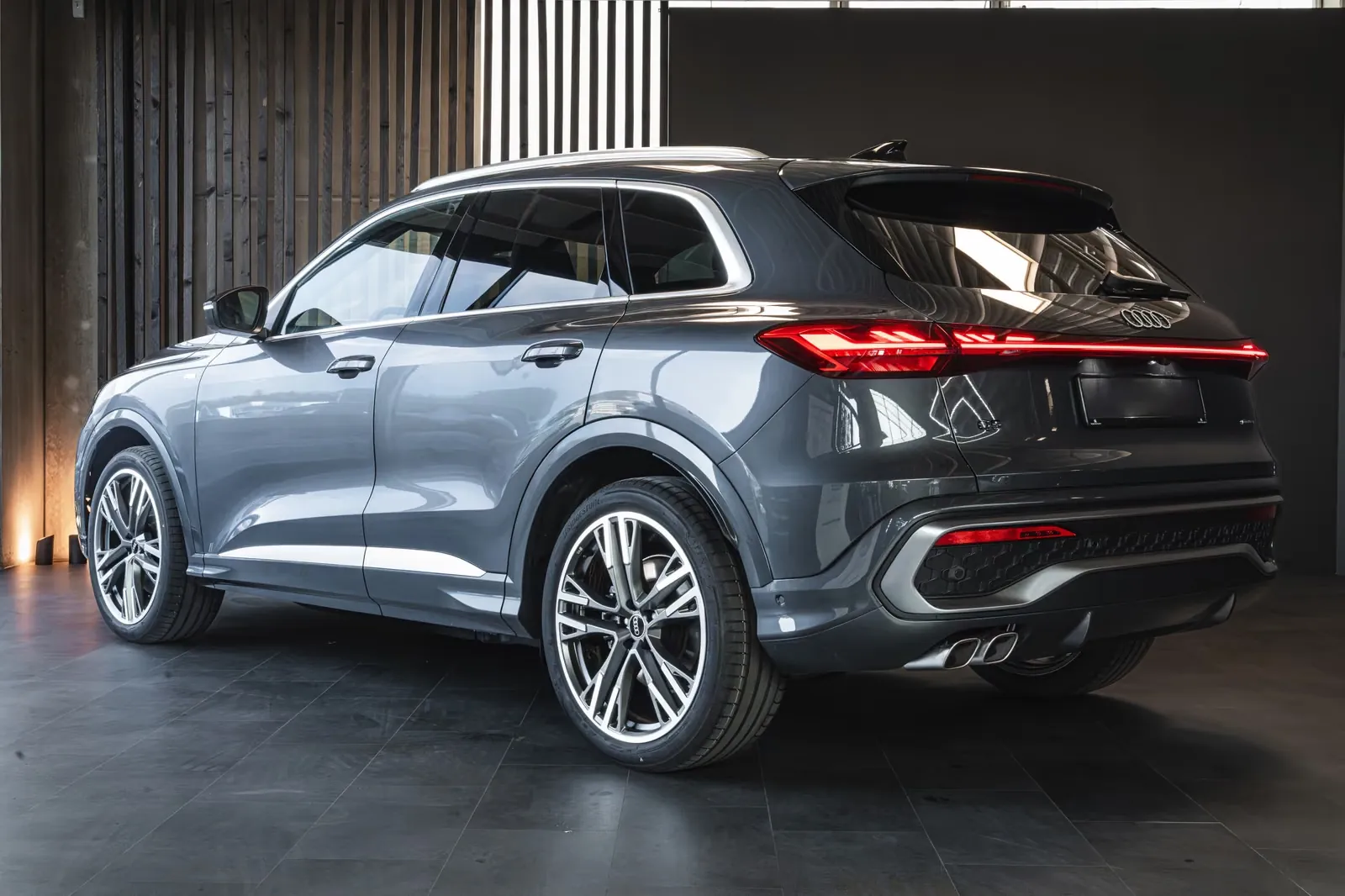 Audi Q5 40 TDI quattro S line 2026 2.0 л 204 л.с Дизель в продаже: Серый, Автомат, Полный привод, страна-производитель — Германия, доставка по РФ, фото 4