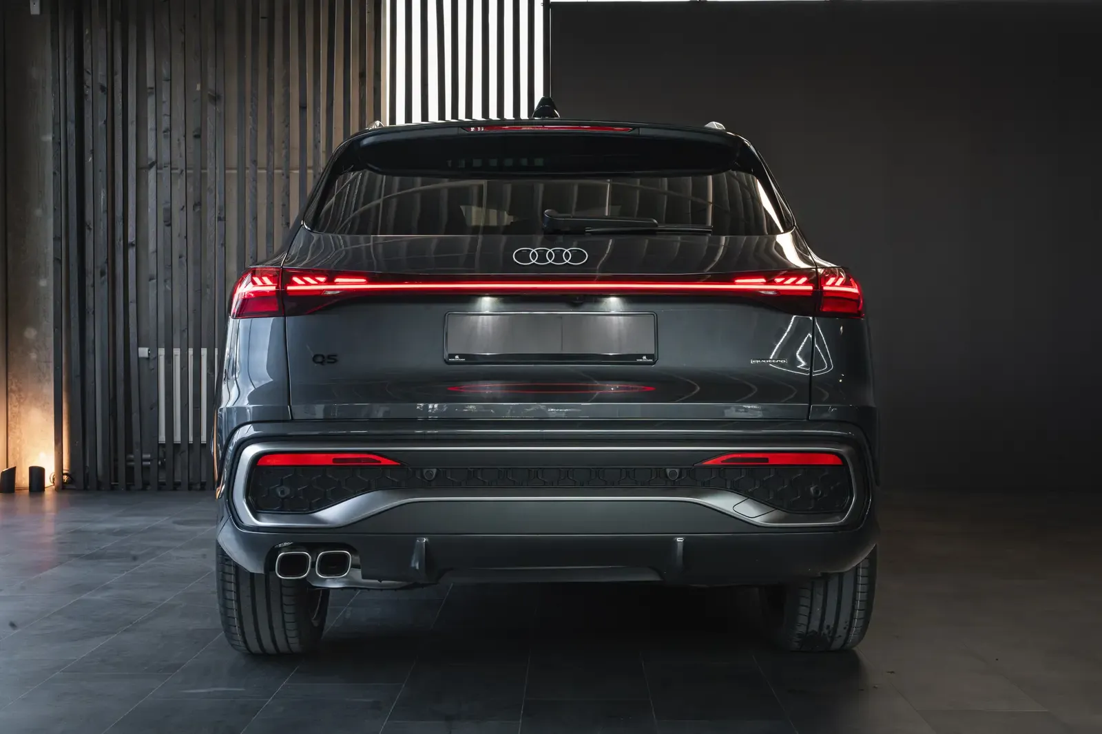 Новый Audi Q5 40 TDI quattro S line 2026 2.0 л 204 л.с Дизель: Полный привод, Серый, коробка — Автомат, привезён из Германия, доставка по регионам, фото 5
