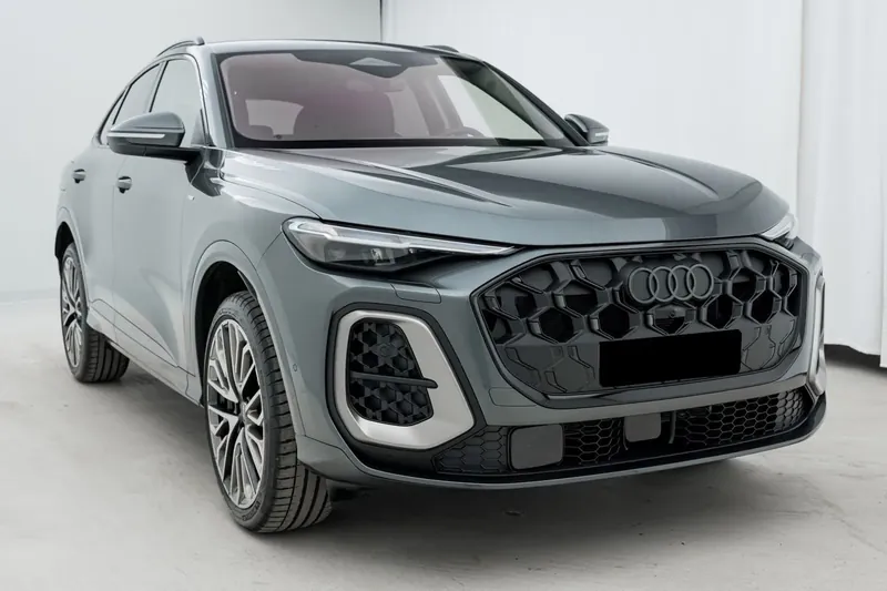 Заказать Audi Q5 Sportback edition one, S-line 2026 2.0 л 204 л.с Бензин с пробегом 10 км, Автомат, Полный привод, цвет Серый, поставка из Германия, доставка по РФ Q5 TFSI Sportback edition one, S-line - фото 3