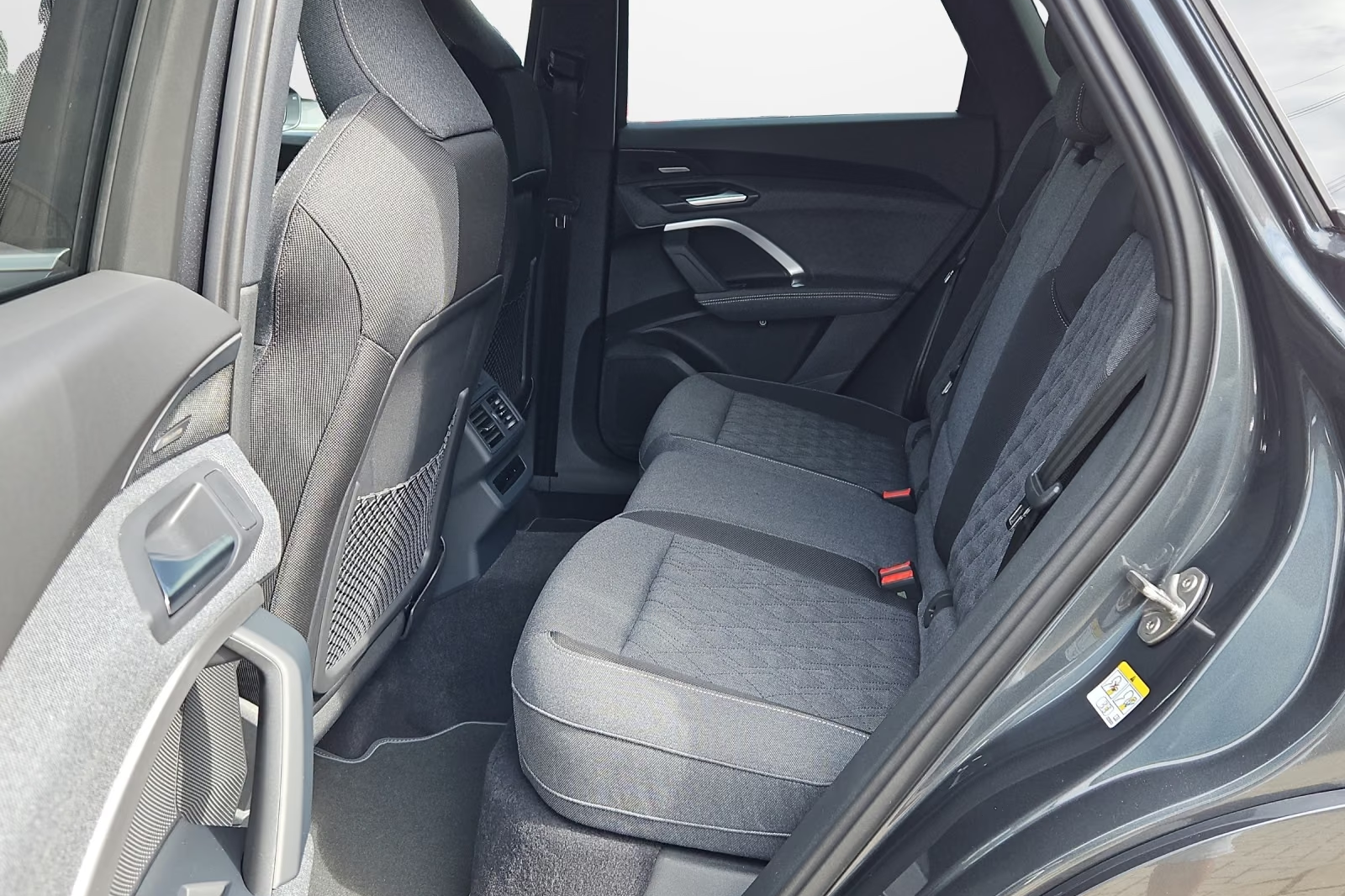 Автомобиль Audi Q5 50 TDI quattro S-Line 2026 3.0 л 299 л.с Дизель, Серый, пробег 10 км, производство — Германия, доставка по РФ, фото 9