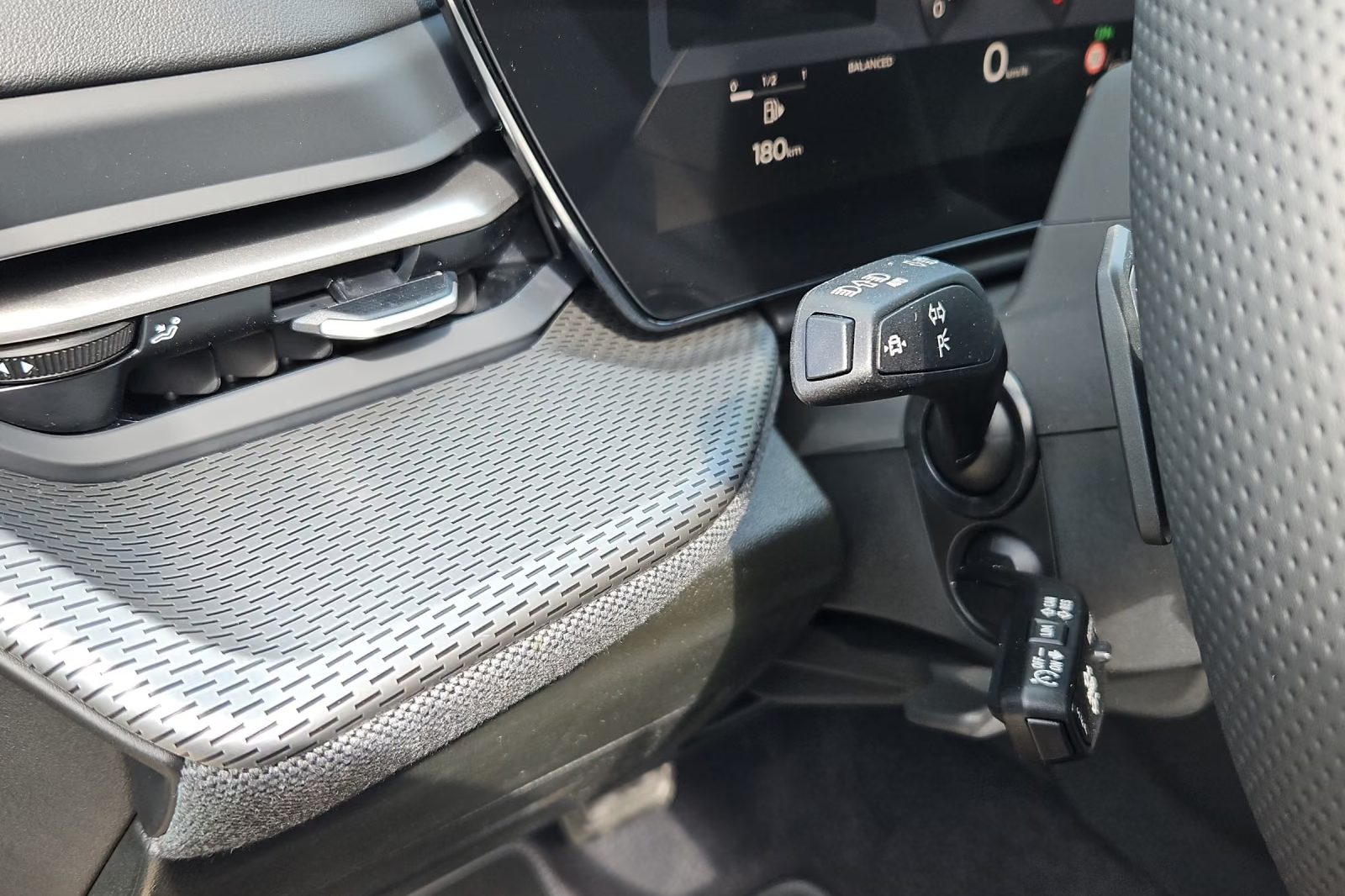 Купить Audi Q5 50 TDI quattro S-Line 2026 3.0 л 299 л.с Дизель с минимальным пробегом 10 км, Серый, доставим из Германия в любой город РФ, фото 13