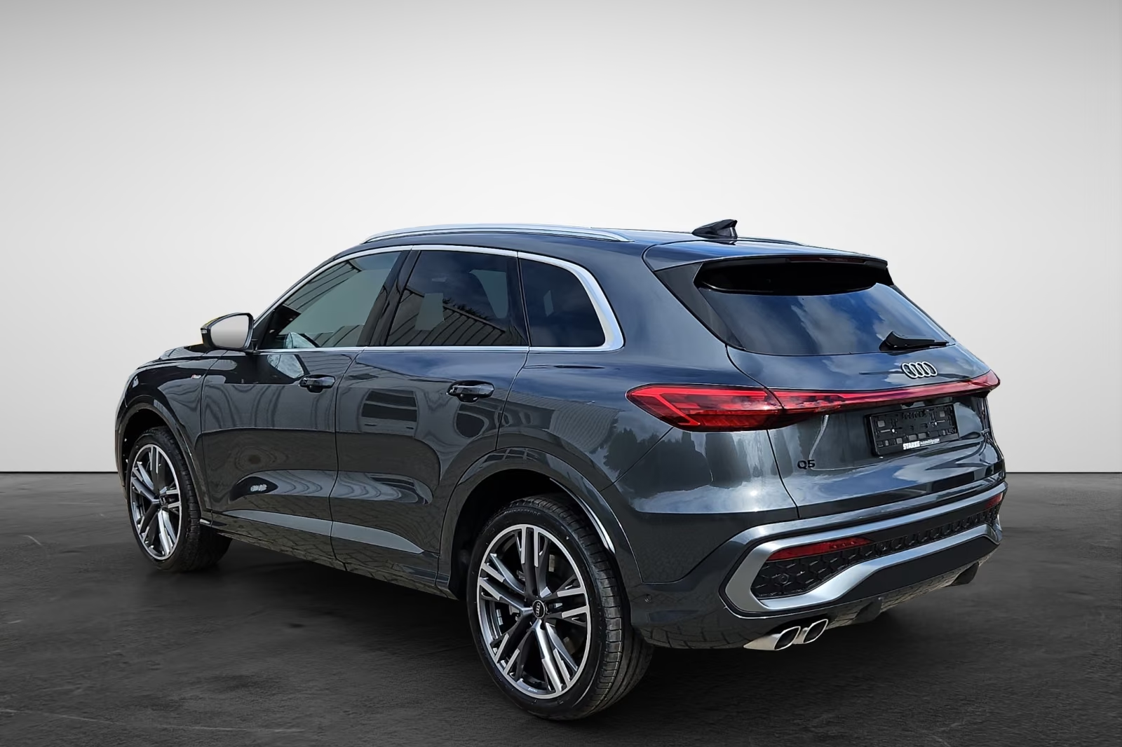 Заказать Audi Q5 50 TDI quattro S-Line 2026 3.0 л 299 л.с Дизель с пробегом 10 км, Автомат, Полный привод, цвет Серый, поставка из Германия, доставка по РФ, фото 2