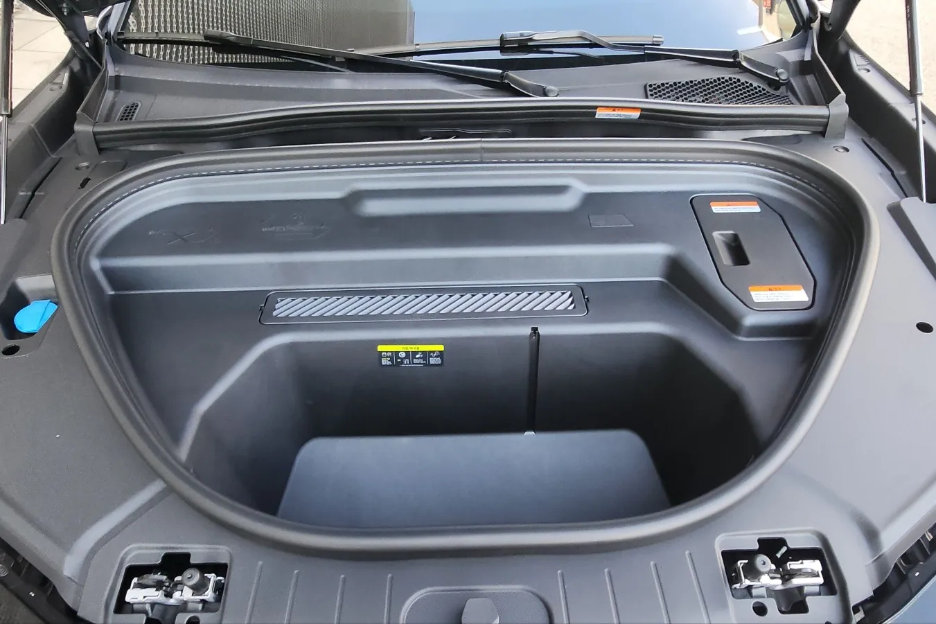 Новый Audi Q6 e-tron S line 2026 0.0 л 292 л.с Электричество в кузове Серый, коробка — Автомат, привод — Задний привод, страна производства — Корея, фото 12