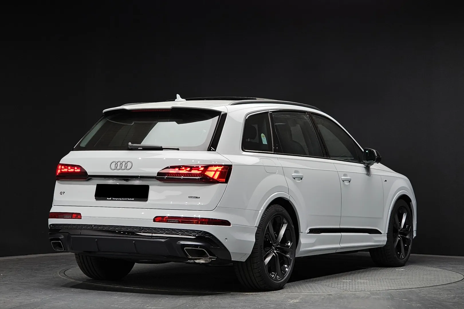 Заказать Audi Q7 50 TDI Quattro Premium 2026 3.0 л 286 л.с Дизель с пробегом 13 км, Автомат, Полный привод, цвет Белый, поставка из Германия, доставка по РФ