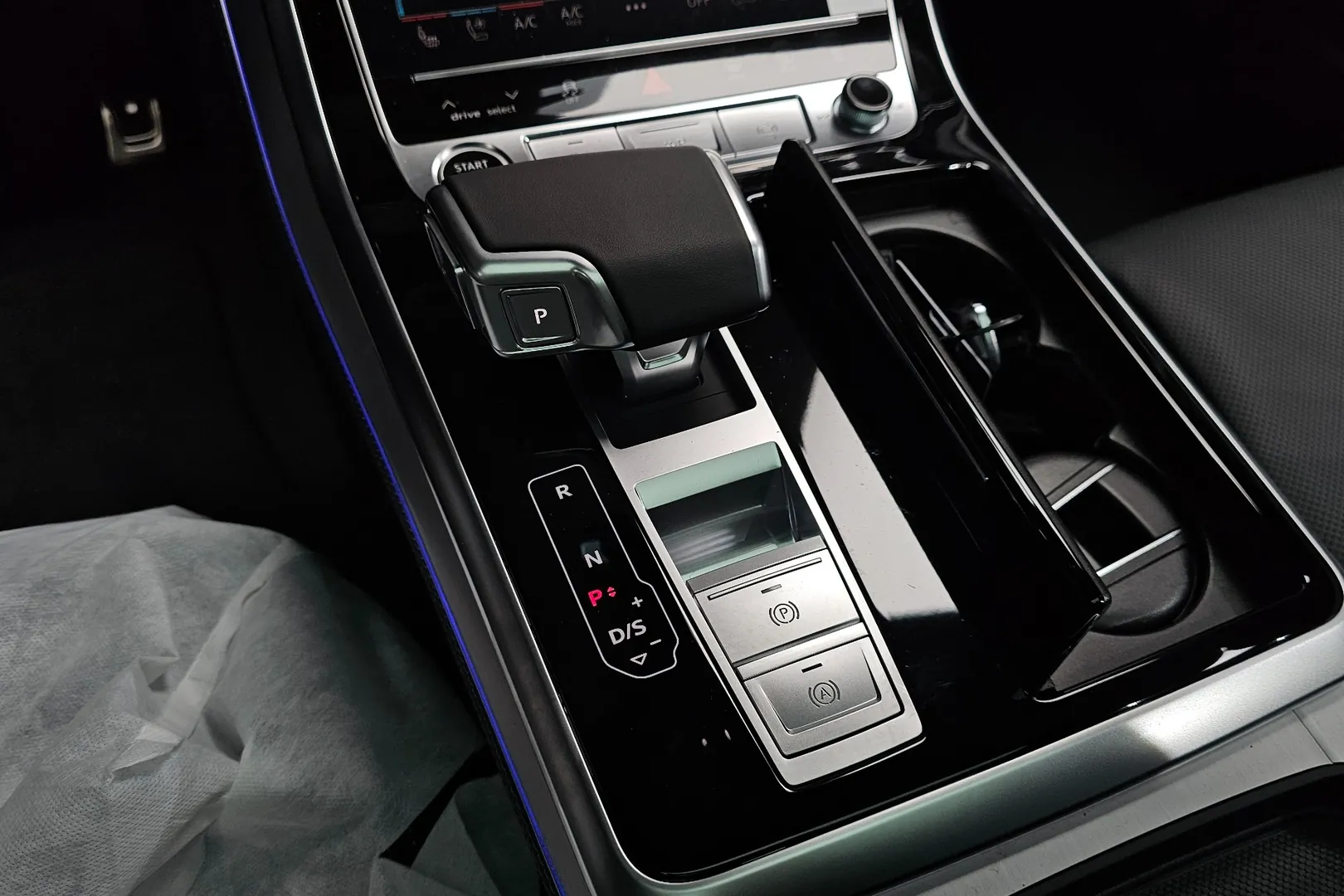 Заказать Audi Q7 50 TDI Quattro Premium 2026 3.0 л 286 л.с Дизель, Белый, Полный привод, Автомат — поставка из Германия, доставка по России и СНГ