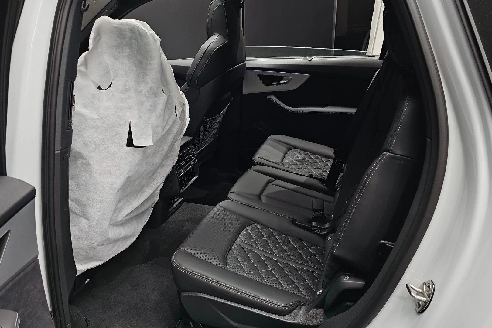 Надёжный Audi Q7 50 TDI Quattro Premium 2026 3.0 л 286 л.с Дизель с двигателем 3,0 л, Белый, пробег 13 км, Автомат, поставка из Германия