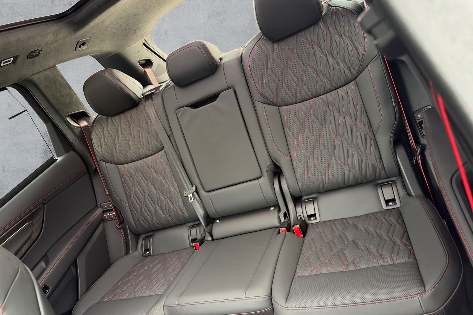 Оформить заказ на Audi Q7 50 TDI quattro 2026 3.0 л 299 л.с Дизель, коробка: Автомат, привод: Полный привод, доставка по России, салон в Москве, фото 14