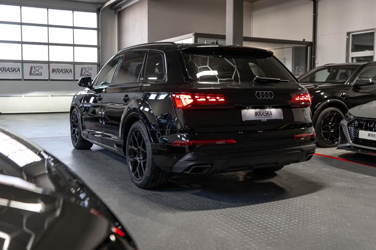 Заказать Audi Q7 50 TDI quattro S-Line 2026 3.0 л 286 л.с Дизель, Чёрный, Полный привод, Автомат — поставка из Германия, доставка по России и СНГ, фото 10