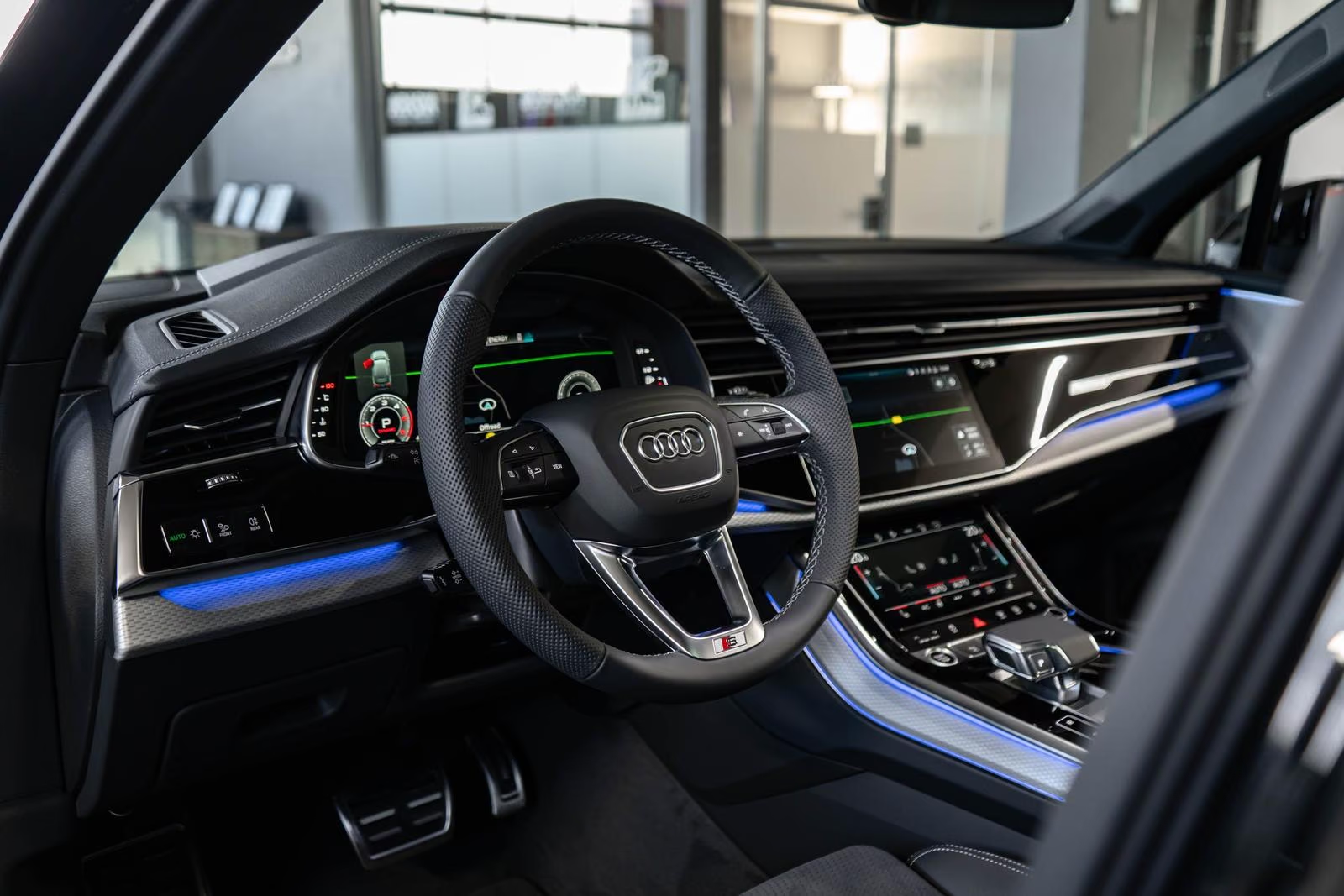 Новый Audi Q7 50 TDI quattro S-Line 2026 3.0 л 286 л.с Дизель в кузове Чёрный, коробка — Автомат, привод — Полный привод, страна производства — Германия, фото 12