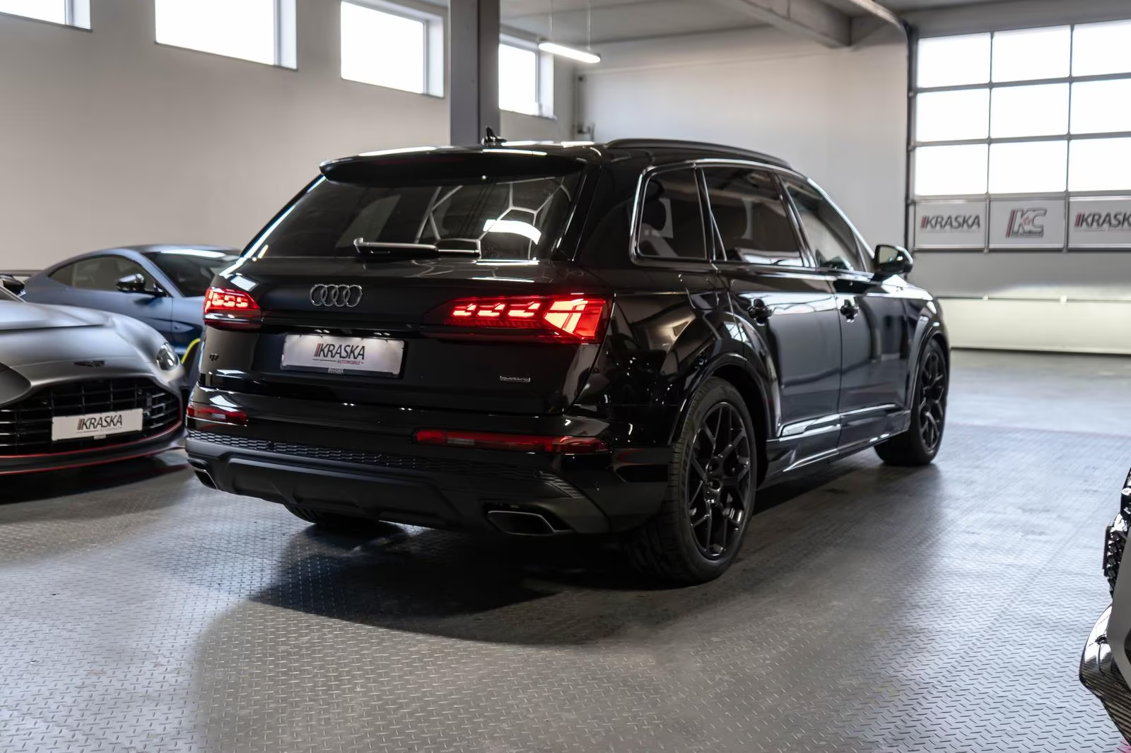 Выбор покупателей — Audi Q7 50 TDI quattro S-Line 2026 3.0 л 286 л.с Дизель, пробег 120 км, Чёрный, привезён из Германия, доставка по РФ, фото 6