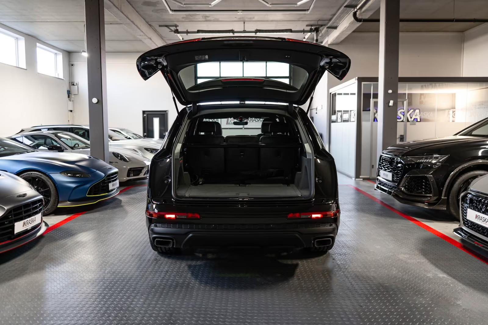 Надёжный Audi Q7 50 TDI quattro S-Line 2026 3.0 л 286 л.с Дизель с двигателем 3,0 л, Чёрный, пробег 120 км, Автомат, поставка из Германия, фото 8
