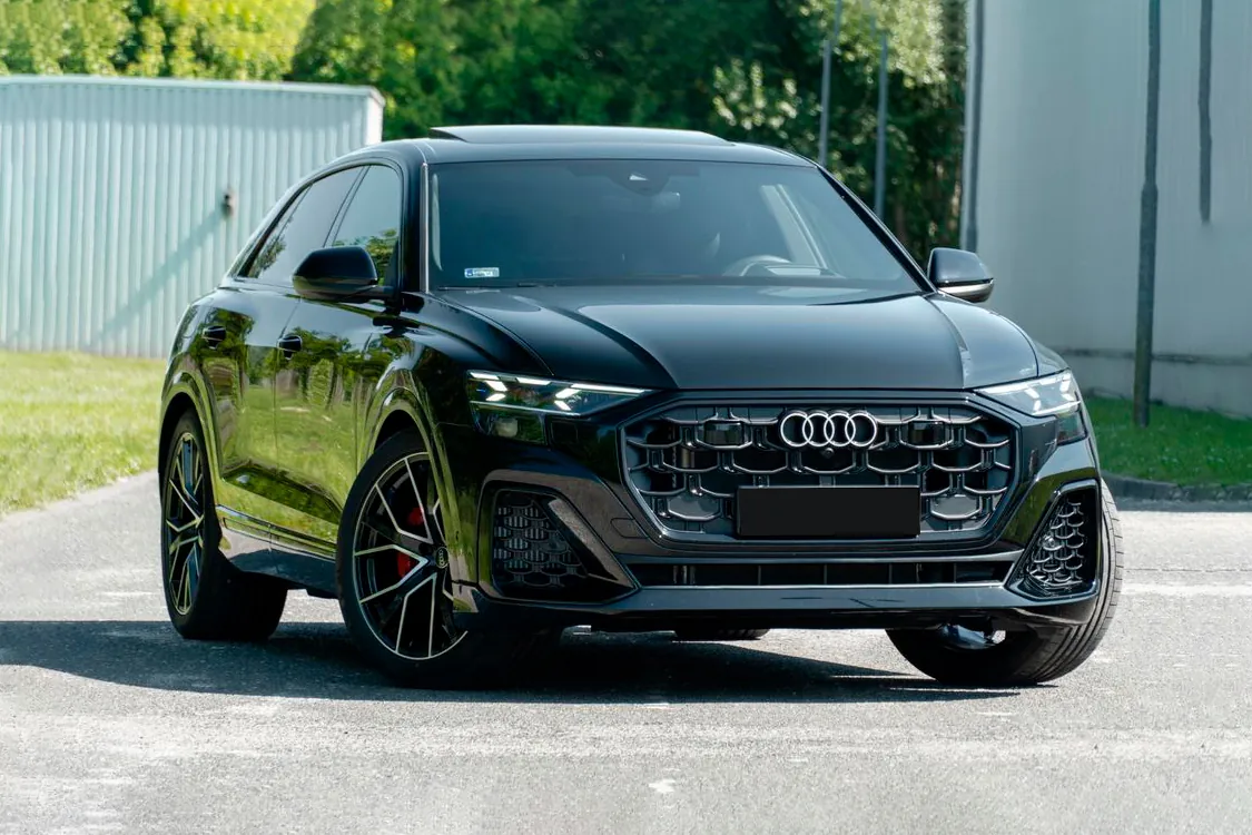 Заказать Audi Q8 50 TDI 2025 3.0 л 286 л.с Дизель с пробегом 9 900 км, Автомат, Полный привод, цвет Белый, поставка из Германия, доставка по РФ