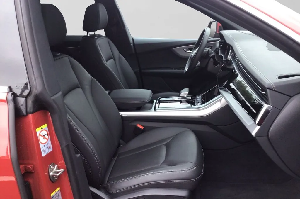 Выбор покупателей — Audi Q8 50 TDI 2025 3.0 л 286 л.с Дизель, пробег 27 503 км, Красный, привезён из Германия, доставка по РФ