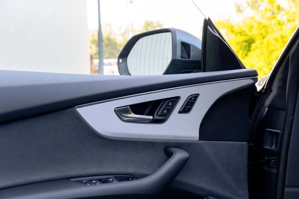 Надёжный Audi Q8 50 TDI 2025 3.0 л 286 л.с Дизель с двигателем 3,0 л, Белый, пробег 9 900 км, Автомат, поставка из Германия