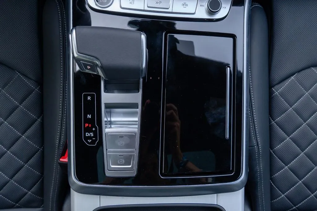 Доставка по РФ: Audi Q8 50 TDI 2025 3.0 л 286 л.с Дизель, Белый, пробег 9 900 км, Полный привод, Автомат, осмотр возможен в Москве