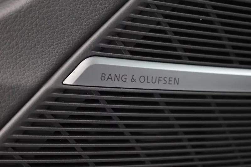 Audi Q8 50 TDI quattro 2026, чёрный, фото 26