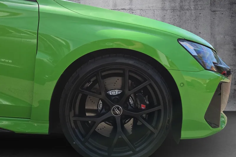 Заказать Audi RS 3 Sportback 2.5 TFSI S tronic quattro 2026 2.5 л 400 л.с Бензин с пробегом 10 км, Автомат, Полный привод, цвет Зелёный, поставка из Германия, доставка по РФ RS 3 Sportback 2.5 TFSI S tronic quattro - фото 3