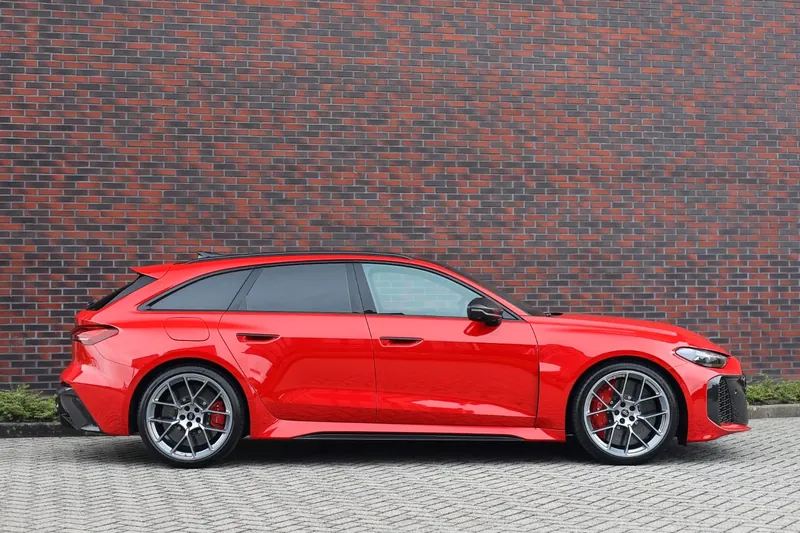 Audi RS 5 Avant e-hybrid quattro Tech Pro, Dynamic Package 2026 2.9 л 639 л.с Гибрид, новый авто, Полный привод, Автомат, цвет Красный, страна-производитель — Германия RS 5 Avant e-hybrid quattro Tech Pro, Dynamic Package - фото 2