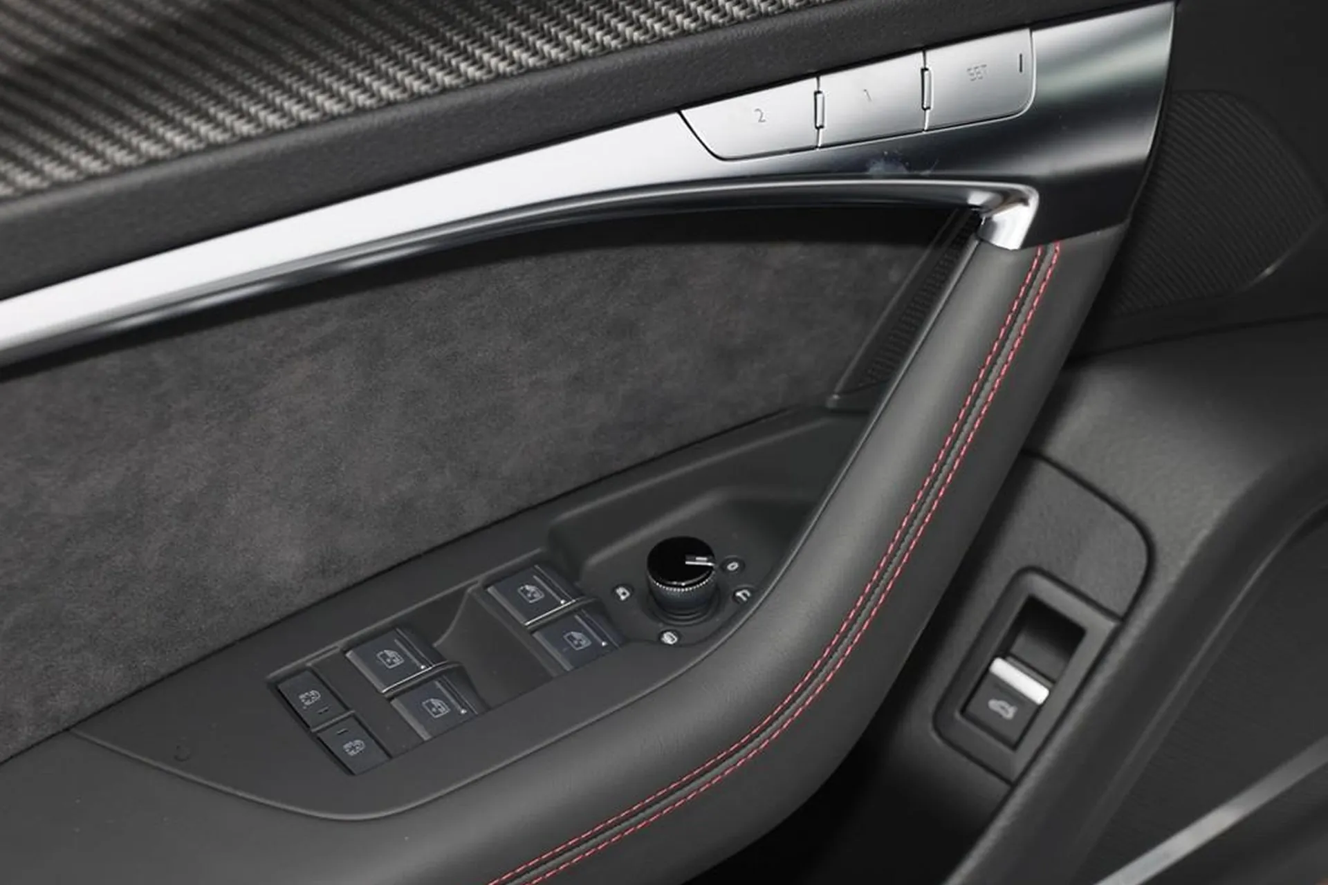 Купить Audi RS 6 Avant performance 2026 4.0 л 630 л.с Бензин с минимальным пробегом 10 км, Белый, доставим из Германия в любой город РФ