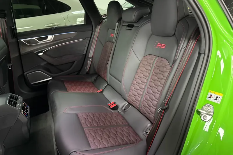 Audi RS 6 Avant performance 2026 4.0 л 630 л.с Бензин, пробег 20 км, Зелёный цвет, коробка Автомат, привод Полный привод, авто из Германия, фото 15