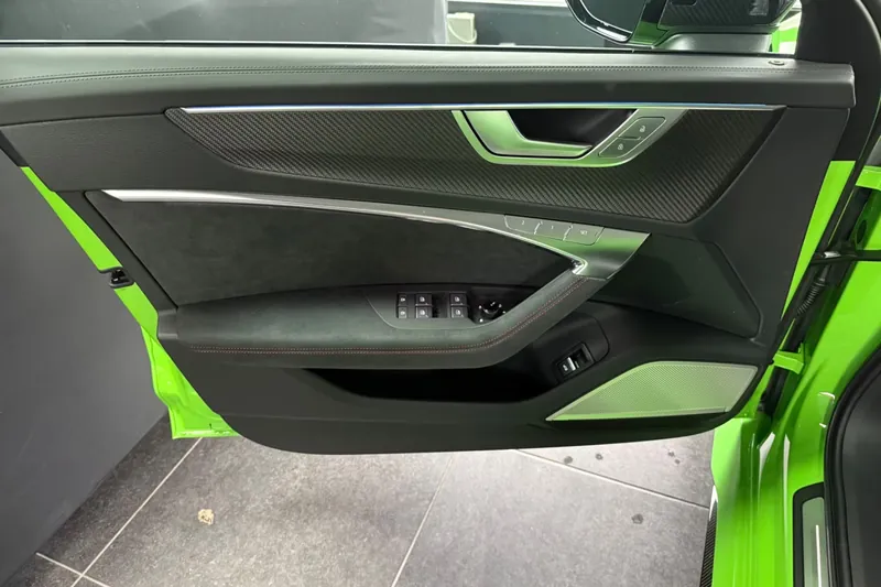 Audi RS 6 Avant performance 2026 4.0 л 630 л.с Бензин, пробег 20 км, цвет кузова Зелёный, тип трансмиссии Автомат, привод Полный привод, из Германия, фото 18