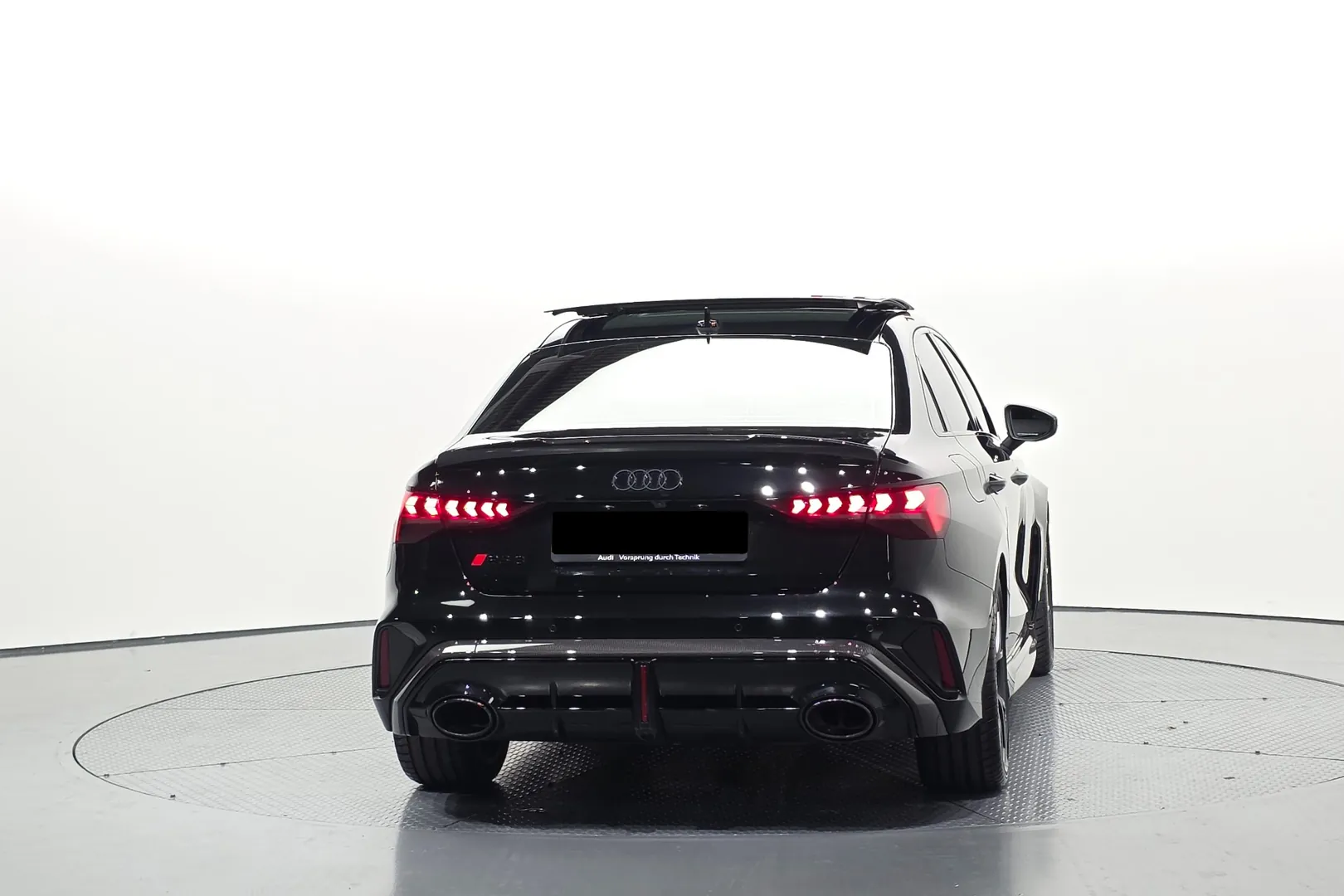 Купить Audi RS3 TFSI Quattro Carbon Edition 2025 2.5 л 400 л.с Бензин, Чёрный, Автомат, Полный привод — авто из Германия, с доставкой по всей России