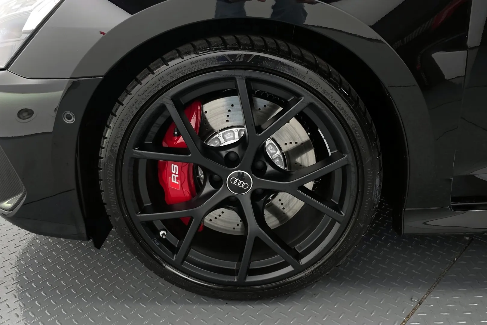 Audi RS3 TFSI Quattro Carbon Edition 2025 2.5 л 400 л.с Бензин, пробег 4 725 км, цвет кузова Чёрный, тип трансмиссии Автомат, привод Полный привод, из Германия