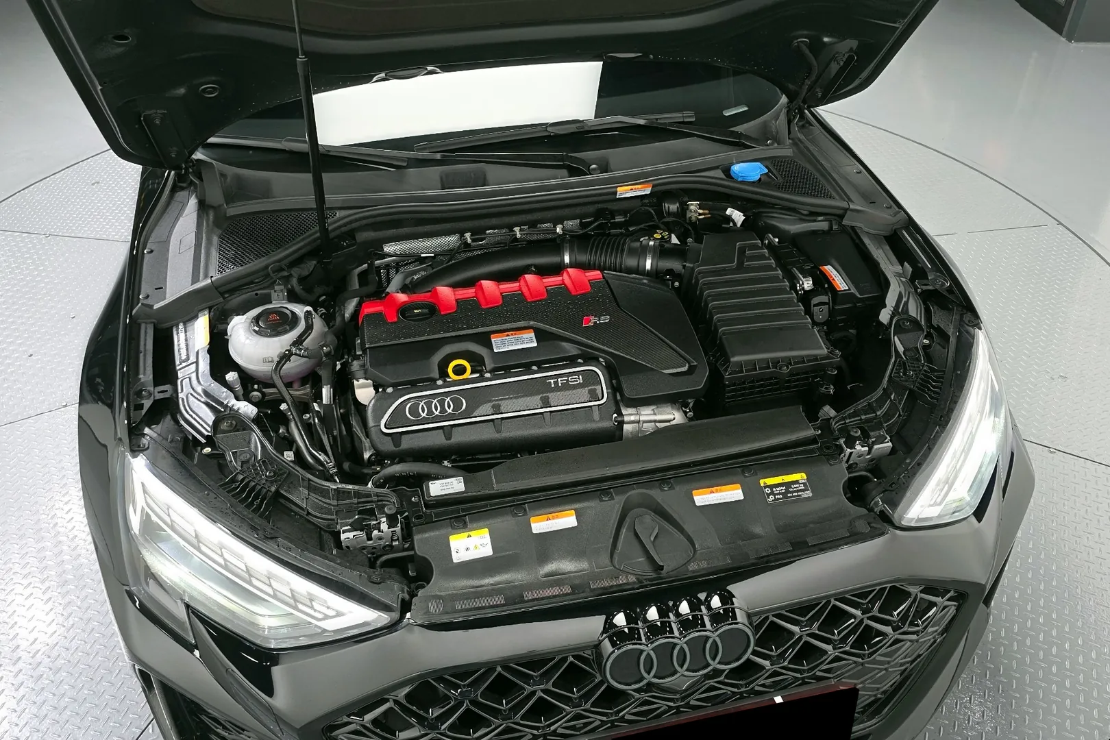 Доставка по РФ: Audi RS3 TFSI Quattro Carbon Edition 2025 2.5 л 400 л.с Бензин, Чёрный, пробег 4 725 км, Полный привод, Автомат, осмотр возможен в Москве