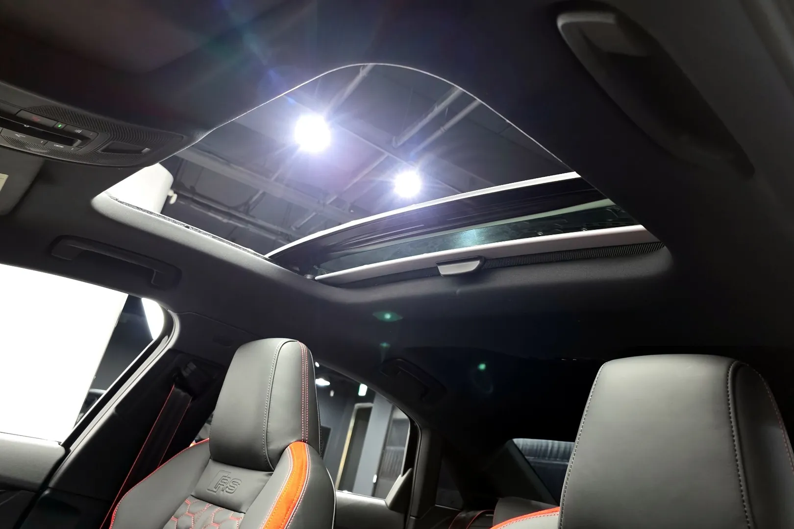 Автомобиль Audi RS3 TFSI Quattro Carbon Edition 2025 2.5 л 400 л.с Бензин, Чёрный, пробег 4 725 км, производство — Германия, доставка по РФ