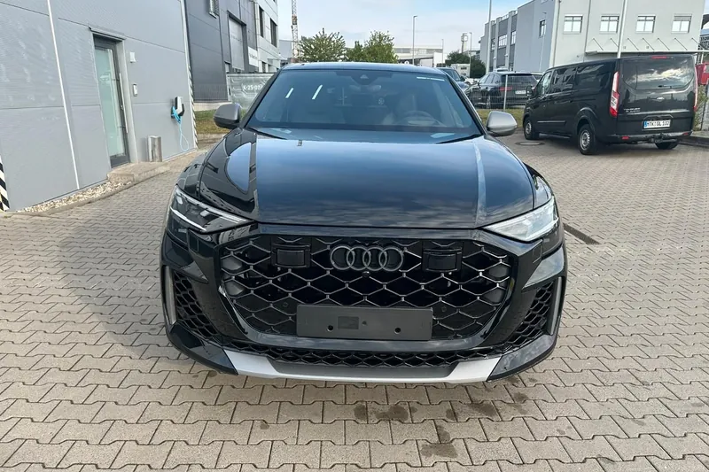 Audi RSQ8 performance 4.0 TFSI quattro 2026 4.0 л 640 л.с Бензин, новый авто, Полный привод, Автомат, цвет Чёрный, страна-производитель — Германия RS Q8 Performance - фото 2
