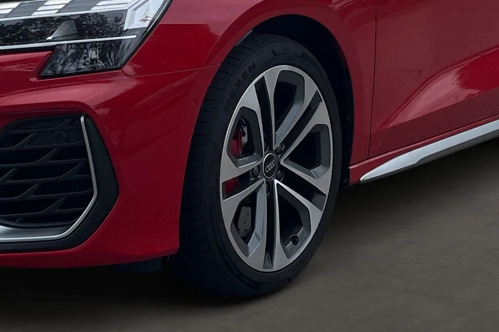 Выбор покупателей — Audi S3 Sportback 2.0 TFSI 2025 2.0 л 328 л.с Бензин, пробег 2 600 км, Красный, привезён из Германия, доставка по РФ