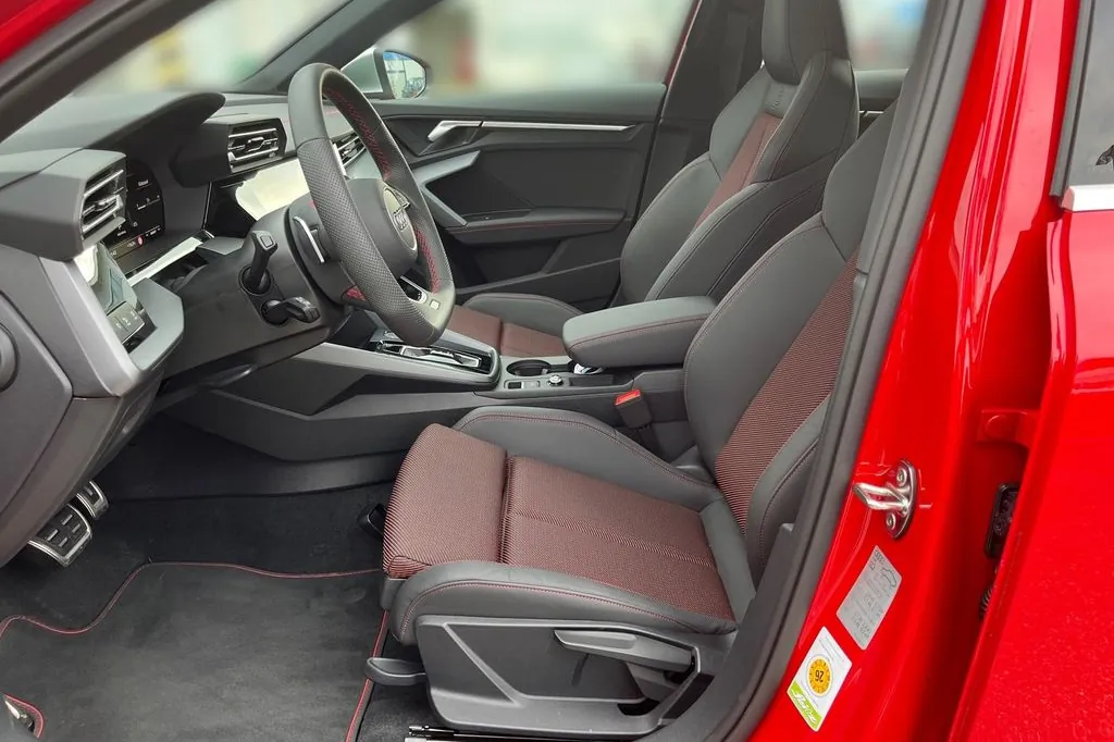 Audi S3 Sportback 2.0 TFSI 2025 2.0 л 328 л.с Бензин, коробка Автомат, привод Полный привод, автомобиль из Германия, доставка по России