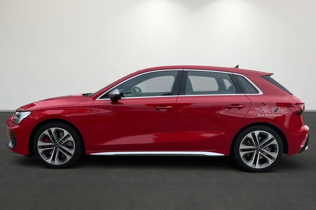 Новый Audi S3 Sportback 2.0 TFSI 2025 2.0 л 328 л.с Бензин: Полный привод, Красный, коробка — Автомат, привезён из Германия, доставка по регионам