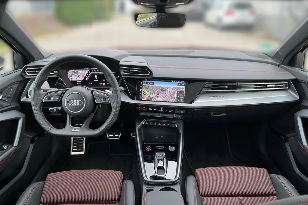 Надёжный Audi S3 Sportback 2.0 TFSI 2025 2.0 л 328 л.с Бензин с двигателем 2,0 л, Красный, пробег 2 600 км, Автомат, поставка из Германия