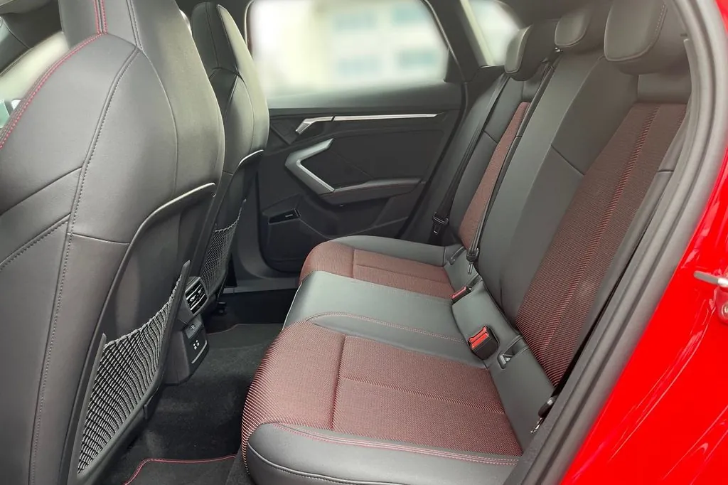 Audi S3 Sportback 2.0 TFSI 2025 2.0 л 328 л.с Бензин, пробег 2 600 км, Красный, Полный привод, Автомат, авто из Германия, доставка по РФ