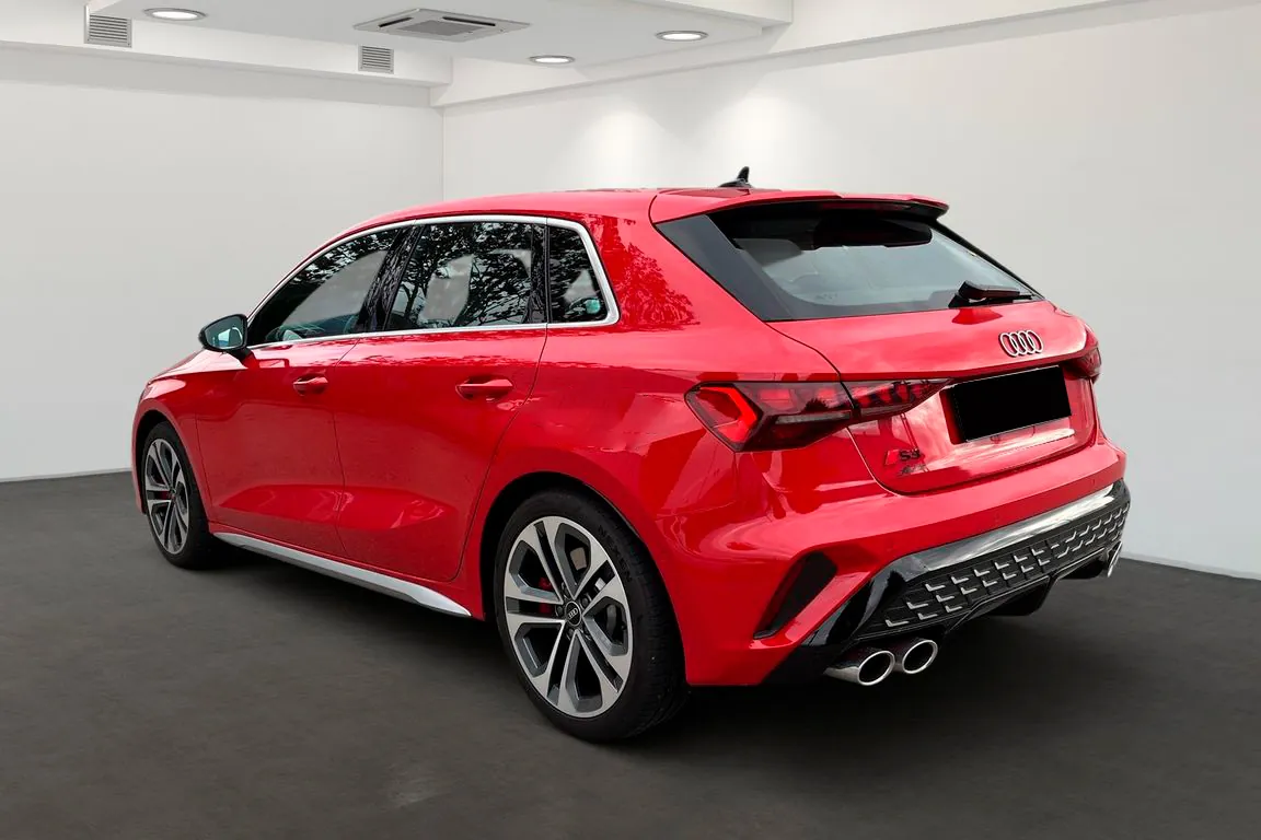 Audi S3 Sportback 2.0 TFSI 2025 2.0 л 328 л.с Бензин в продаже: Красный, Автомат, Полный привод, страна-производитель — Германия, доставка по РФ